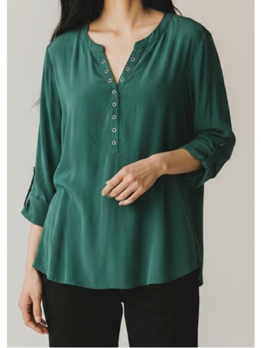 Chico’s Size 2 Medium Green Enchanting Ivy Silky Chic Grommet Trimmed Blouse